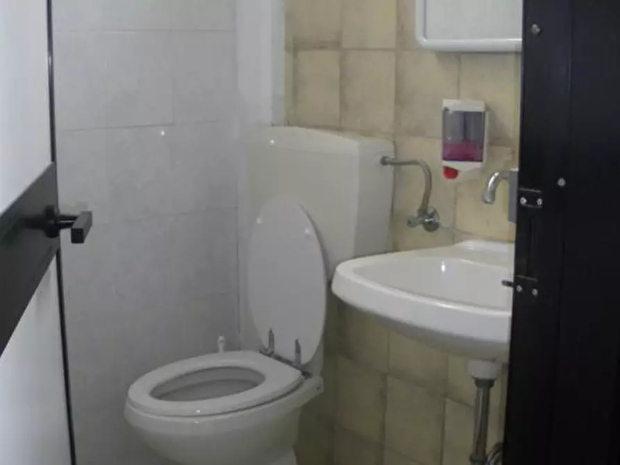 Immagine 6 di Capannone industriale in affitto  a Vinci