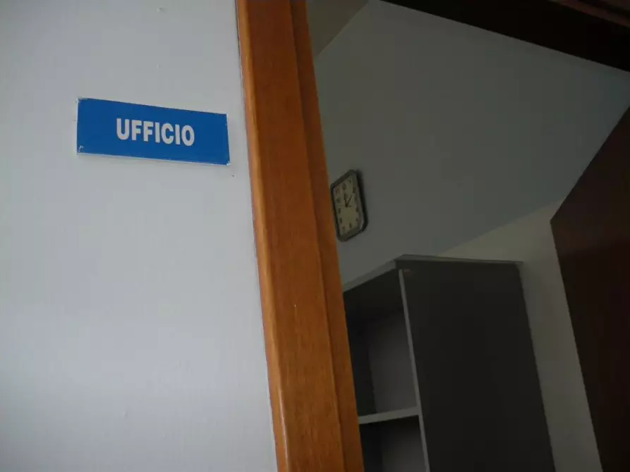 Immagine 8 di Capannone industriale in affitto  a Vinci