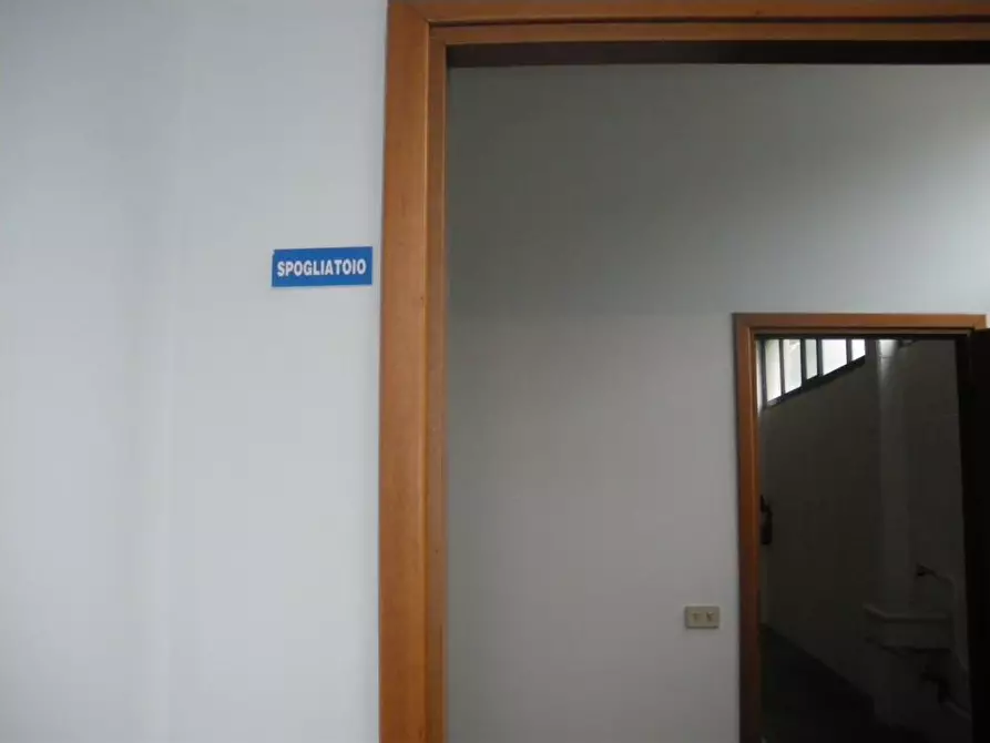 Immagine 9 di Capannone industriale in affitto  a Vinci