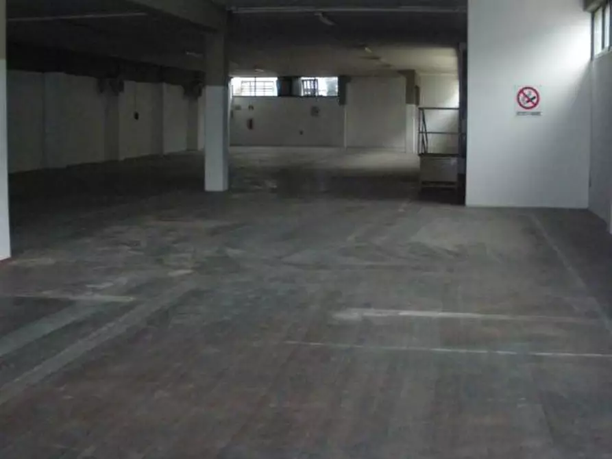 Immagine 10 di Capannone industriale in affitto  a Vinci