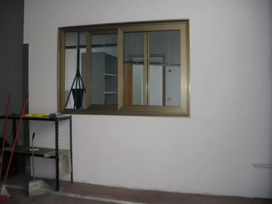 Immagine 12 di Capannone industriale in affitto  a Vinci