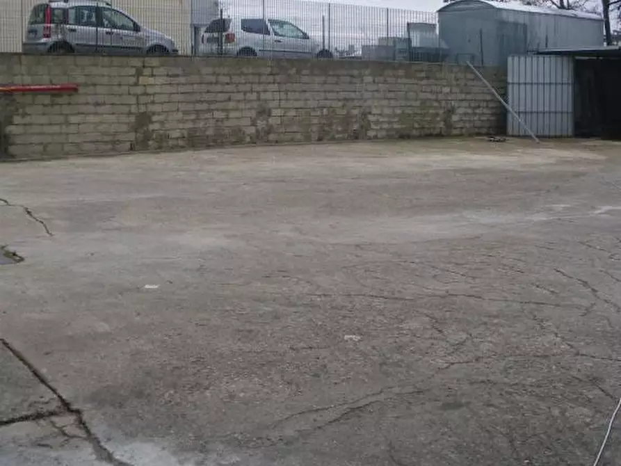 Immagine 13 di Capannone industriale in affitto  a Vinci