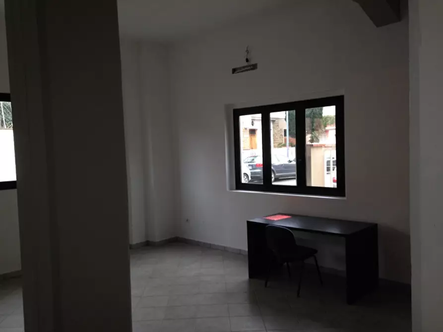 Immagine 6 di Attività commerciale in affitto  a Empoli