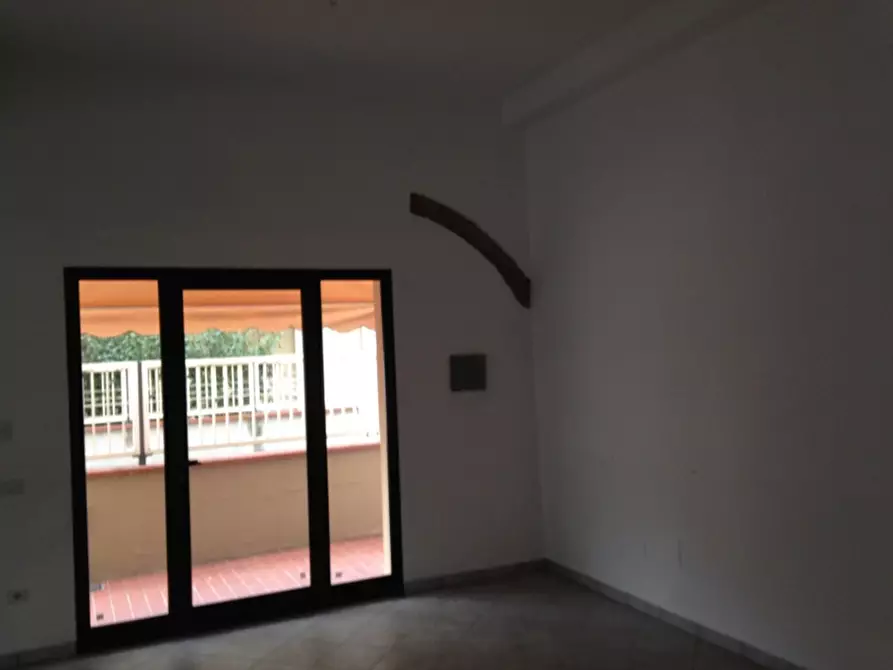 Immagine 9 di Attività commerciale in affitto  a Empoli