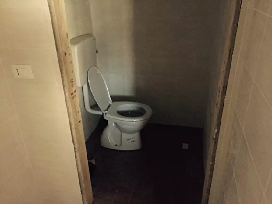 Immagine 3 di Attività commerciale in affitto  a Empoli