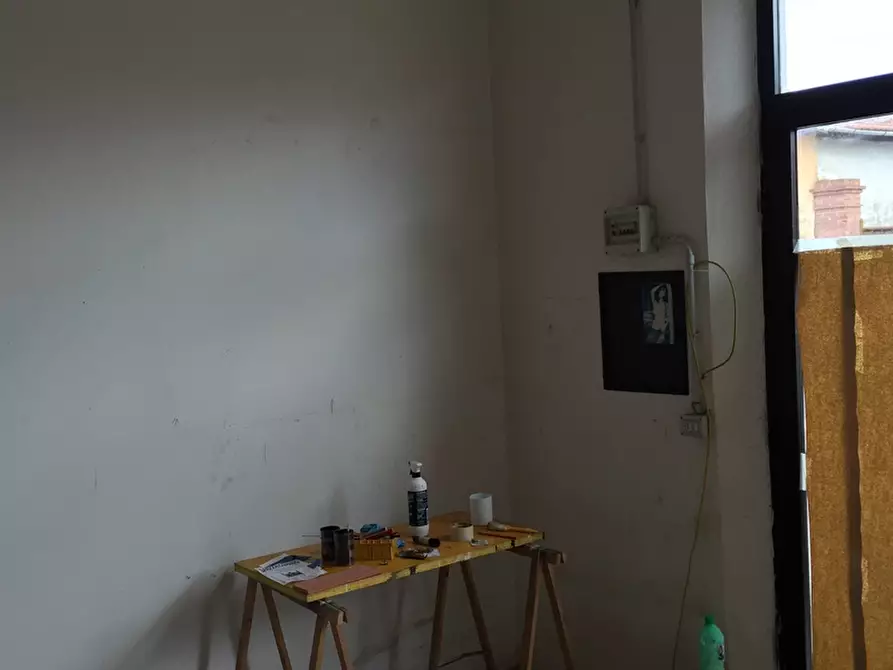 Immagine 2 di Attività commerciale in affitto  a Empoli