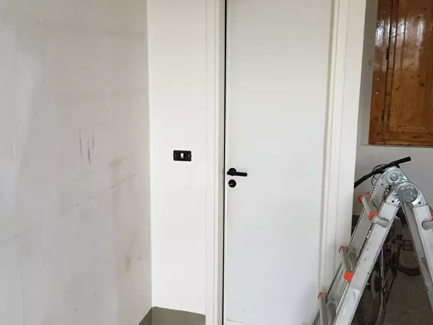 Immagine 4 di Attività commerciale in affitto  a Empoli