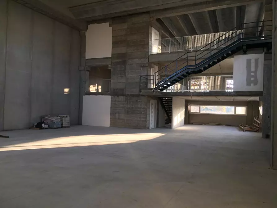 Immagine 2 di Capannone industriale in affitto  a Empoli