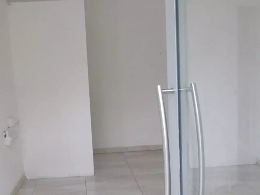 Immagine 2 di Attività commerciale in affitto  a Empoli