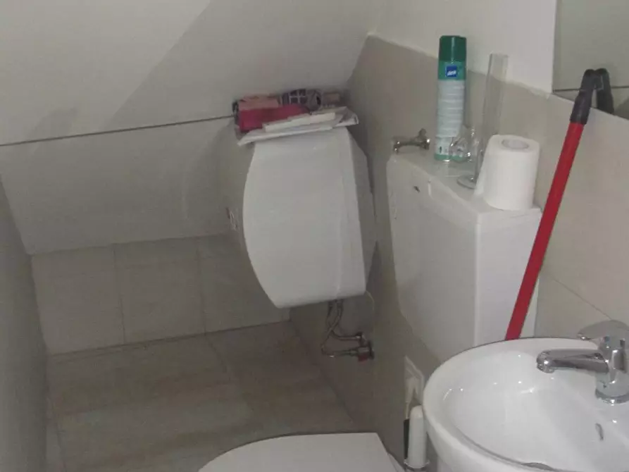 Immagine 5 di Attività commerciale in affitto  a Empoli