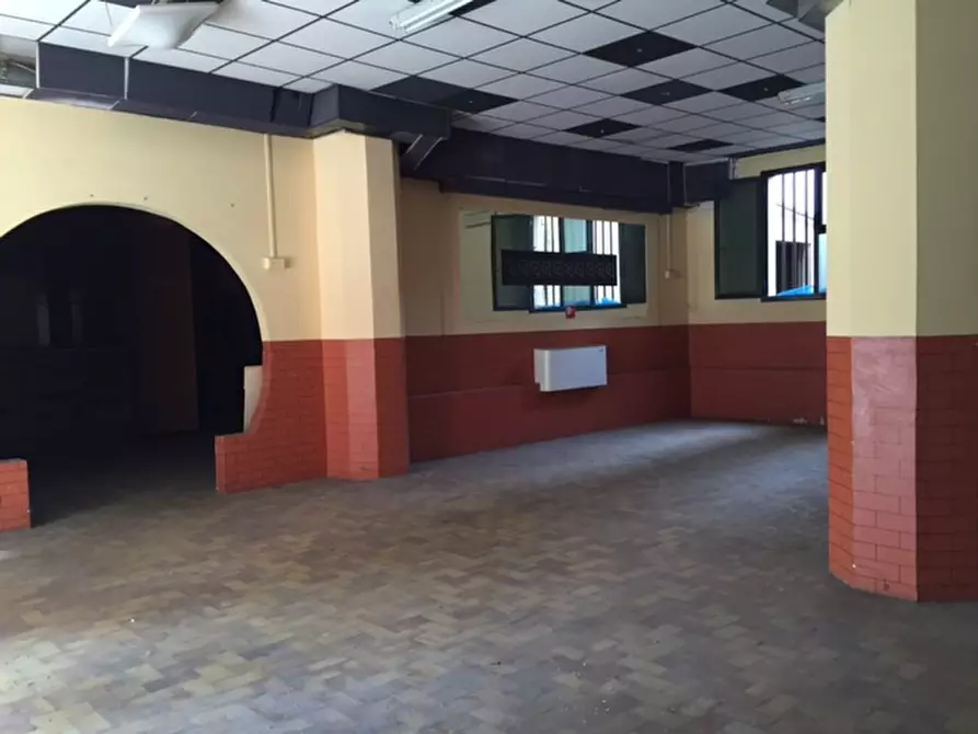 Immagine 2 di Attività commerciale in affitto  a Empoli