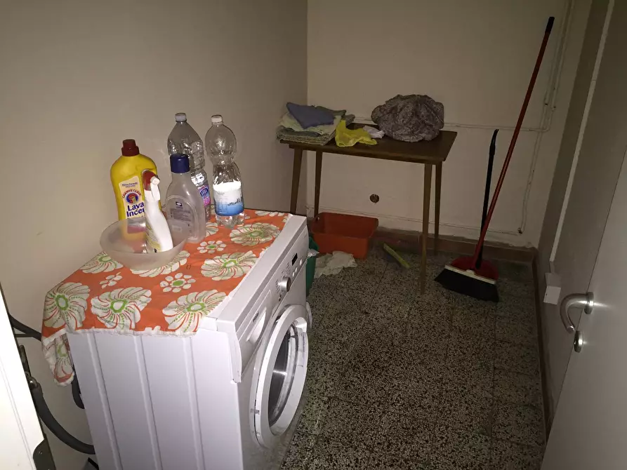 Immagine 9 di Camera in affitto  a Empoli