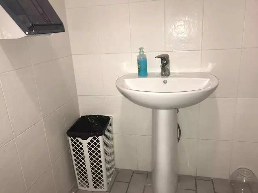 Immagine 5 di Ufficio in affitto  a Montelupo Fiorentino