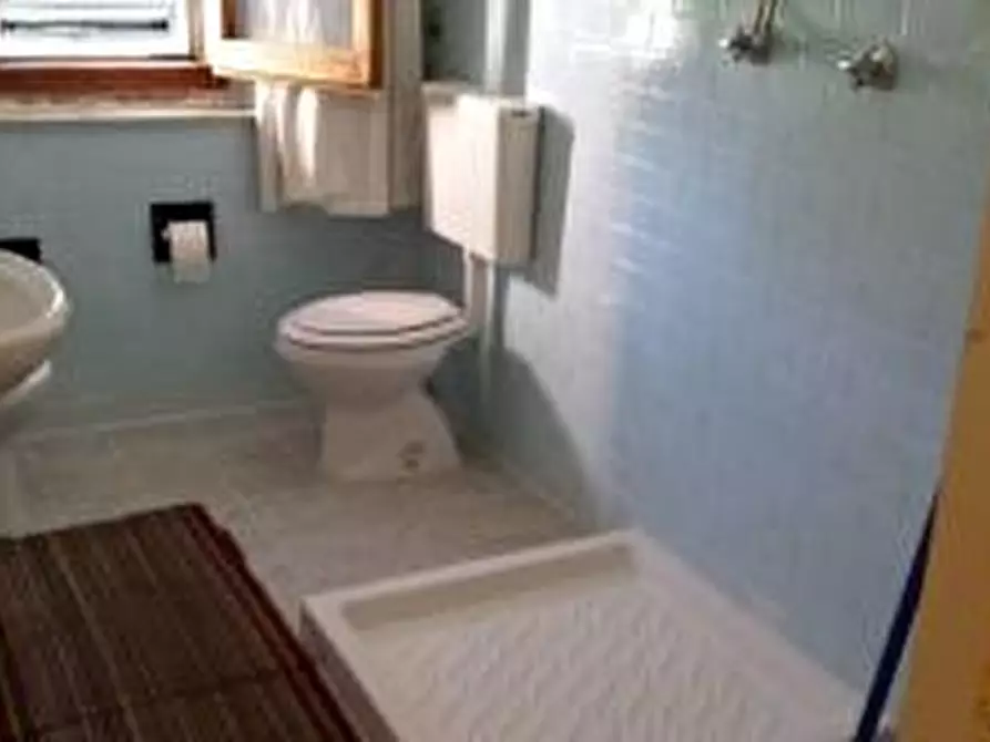 Immagine 4 di Camera in affitto  a Empoli