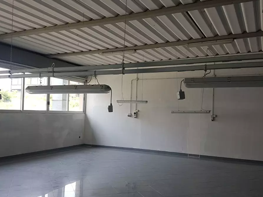 Immagine 1 di Attività commerciale in affitto  a Vinci