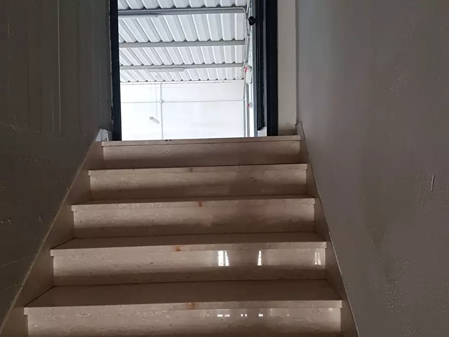 Immagine 6 di Attività commerciale in affitto  a Vinci