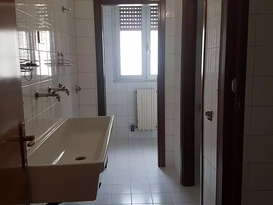 Immagine 9 di Attività commerciale in affitto  a Vinci