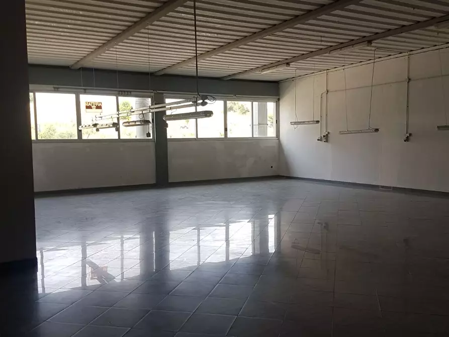 Immagine 10 di Attività commerciale in affitto  a Vinci