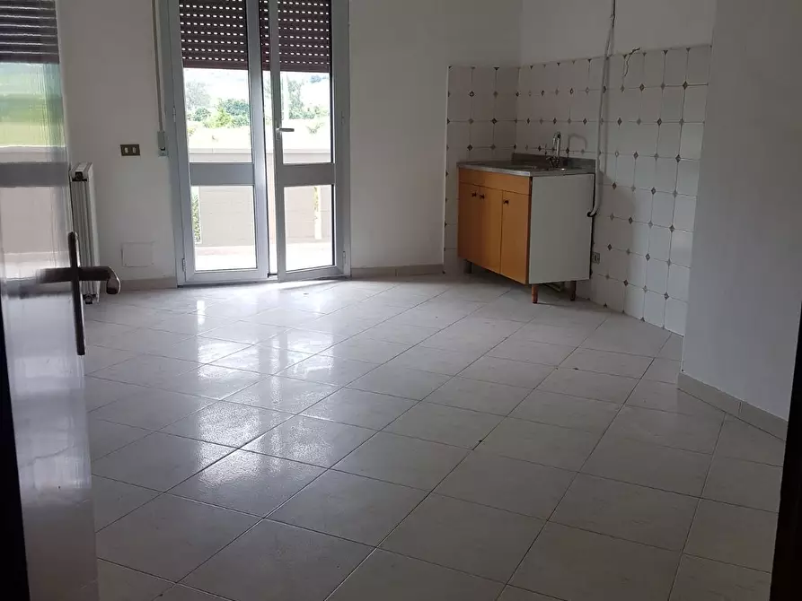 Immagine 12 di Attività commerciale in affitto  a Vinci