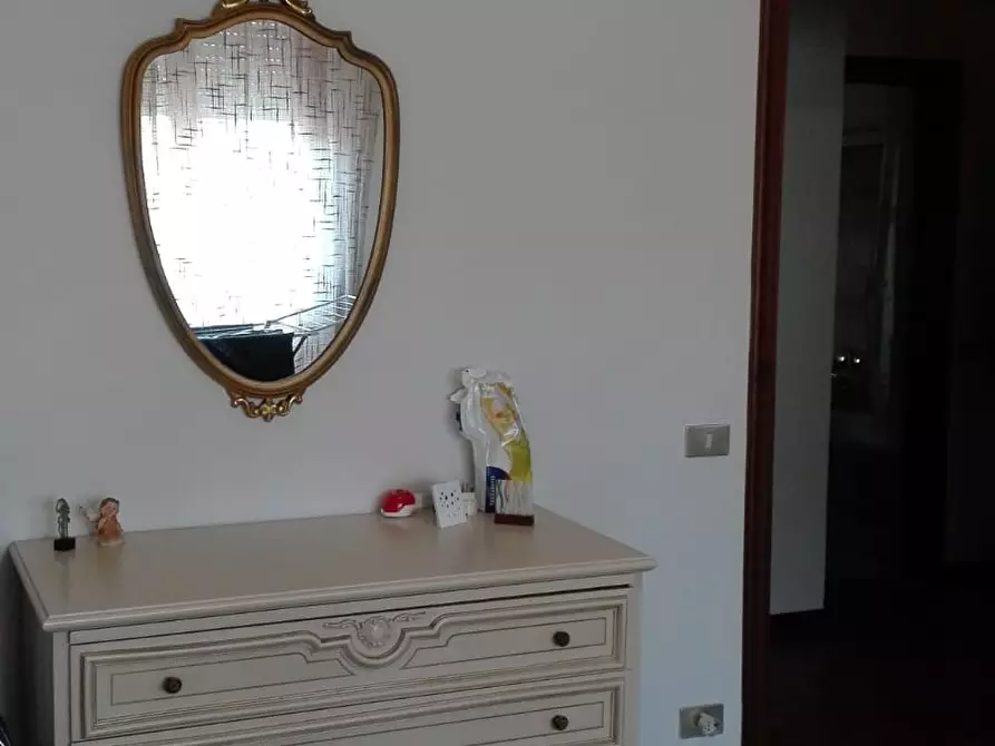 Immagine 4 di Camera in affitto  a Vinci