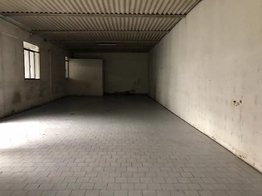 Immagine 5 di Attività commerciale in affitto  a Empoli