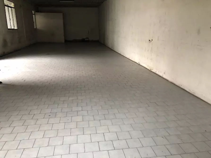 Immagine 6 di Attività commerciale in affitto  a Empoli