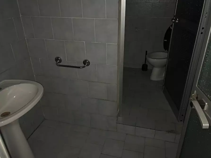 Immagine 7 di Attività commerciale in affitto  a Empoli