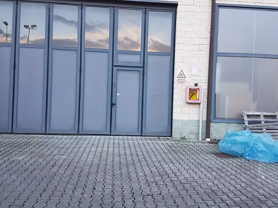 Immagine 4 di Attività commerciale in affitto  a Empoli