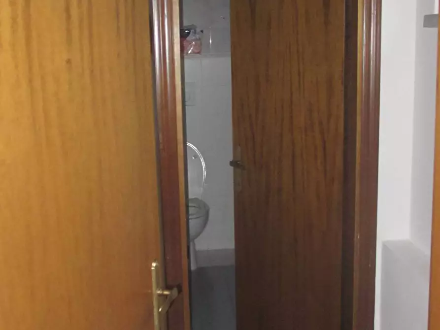 Immagine 2 di Attività commerciale in affitto  a Empoli