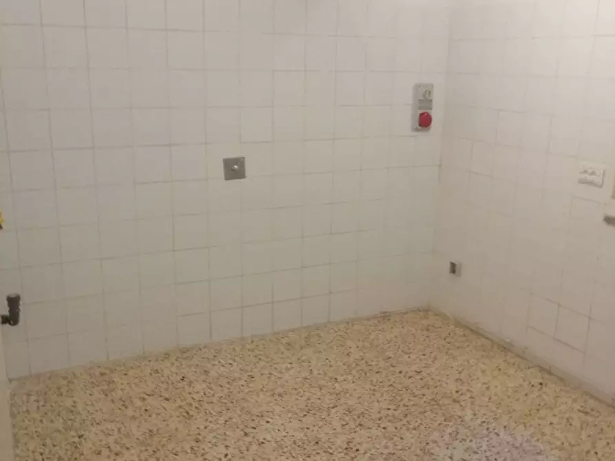 Immagine 6 di Attività commerciale in affitto  a Empoli