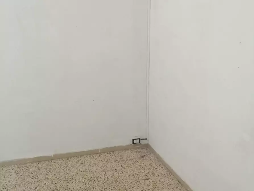 Immagine 2 di Attività commerciale in affitto  a Empoli