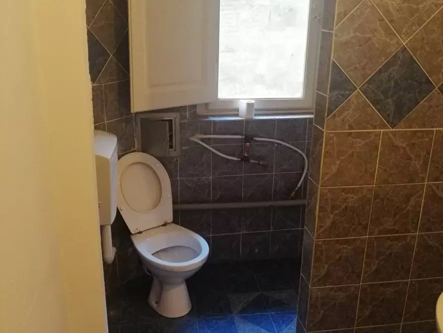 Immagine 5 di Attività commerciale in affitto  a Empoli