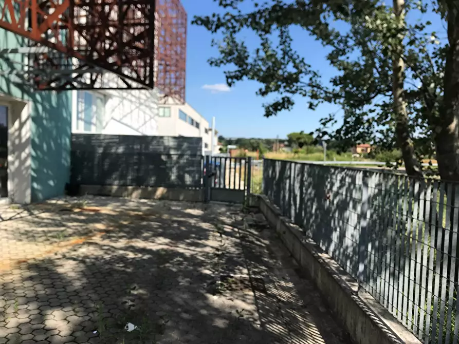 Immagine 11 di Capannone industriale in affitto  a Empoli