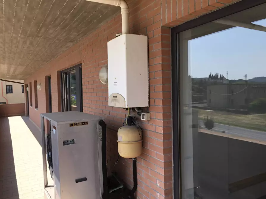 Immagine 9 di Attività commerciale in affitto  a San Miniato