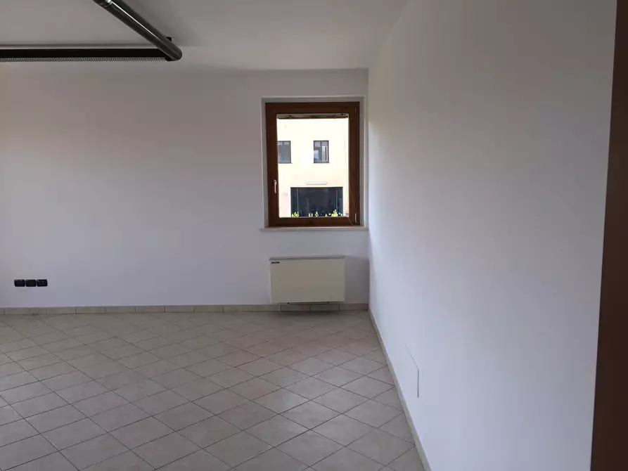 Immagine 12 di Attività commerciale in affitto  a San Miniato