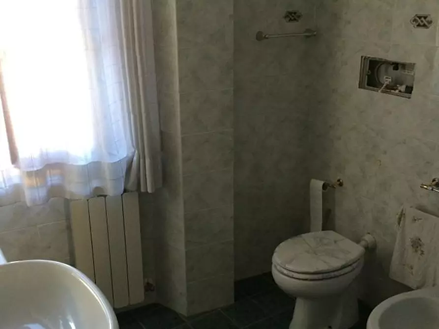 Immagine 7 di Camera in affitto  a Empoli