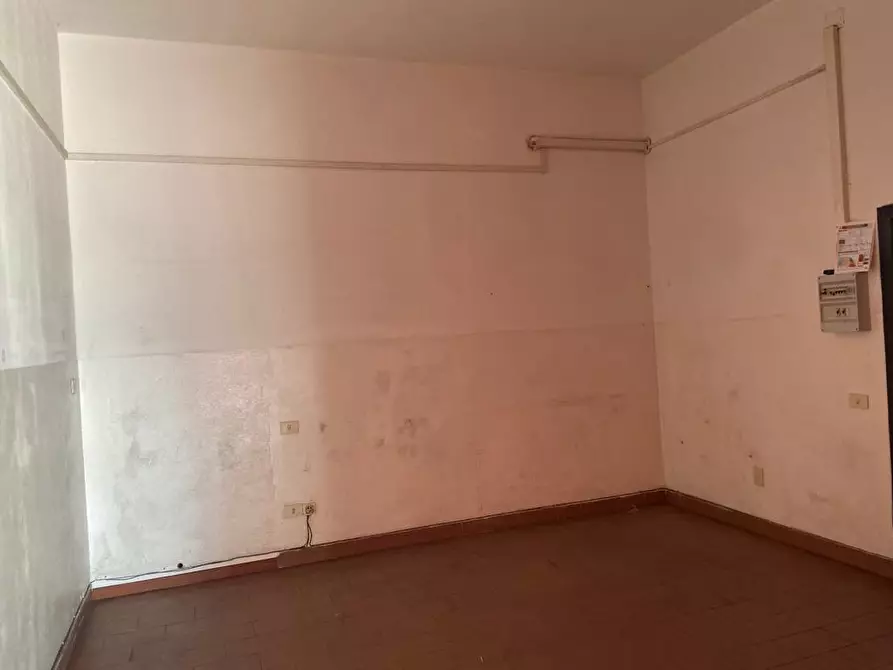 Immagine 2 di Capannone industriale in affitto  a Capraia E Limite