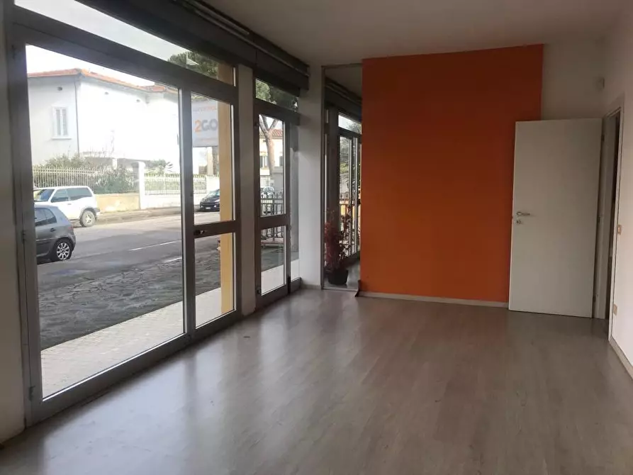 Immagine 2 di Attività commerciale in affitto  a Fucecchio