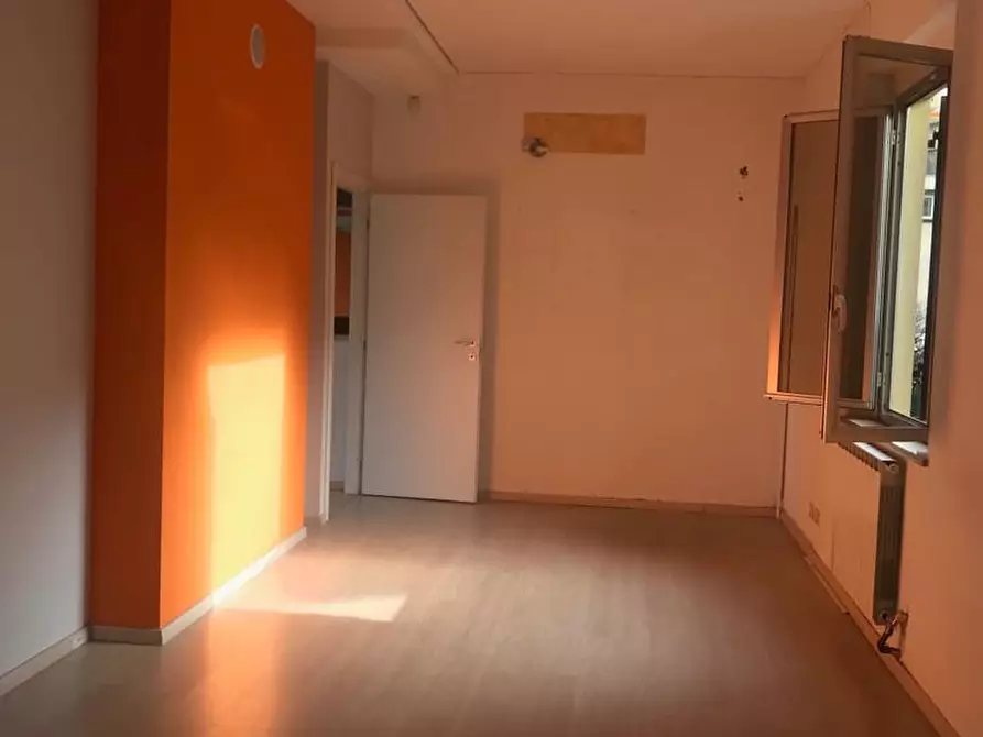 Immagine 9 di Attività commerciale in affitto  a Fucecchio