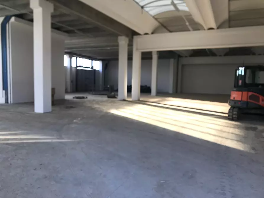 Immagine 7 di Attività commerciale in affitto  a Empoli