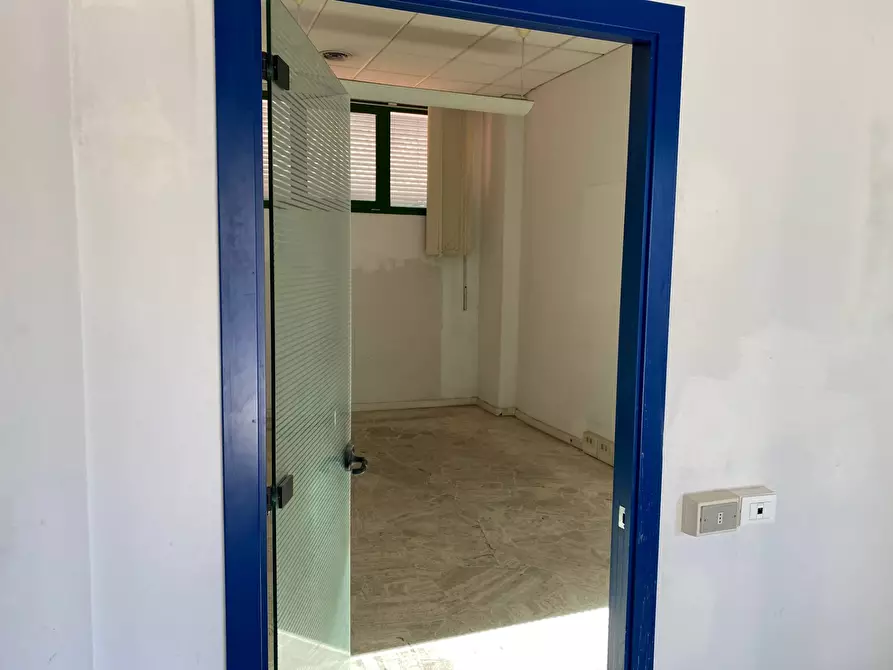 Immagine 26 di Ufficio in affitto  a Empoli