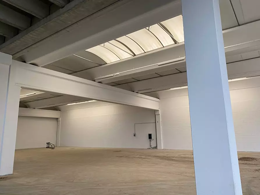 Immagine 2 di Attività commerciale in affitto  a Empoli