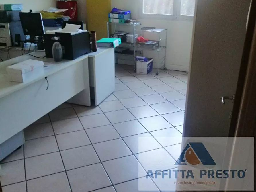 Immagine 12 di Magazzino in affitto  a Fucecchio