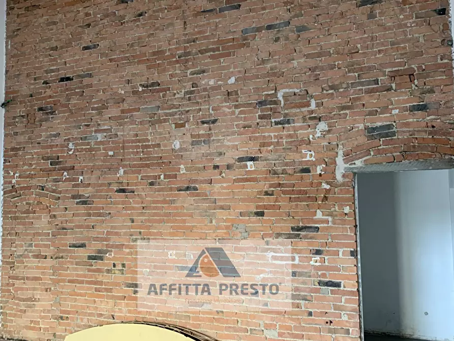 Immagine 2 di Negozio in affitto  a Empoli