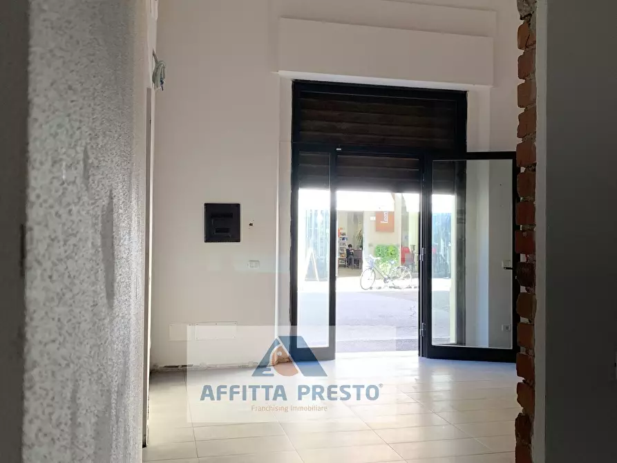 Immagine 1 di Negozio in affitto  a Empoli