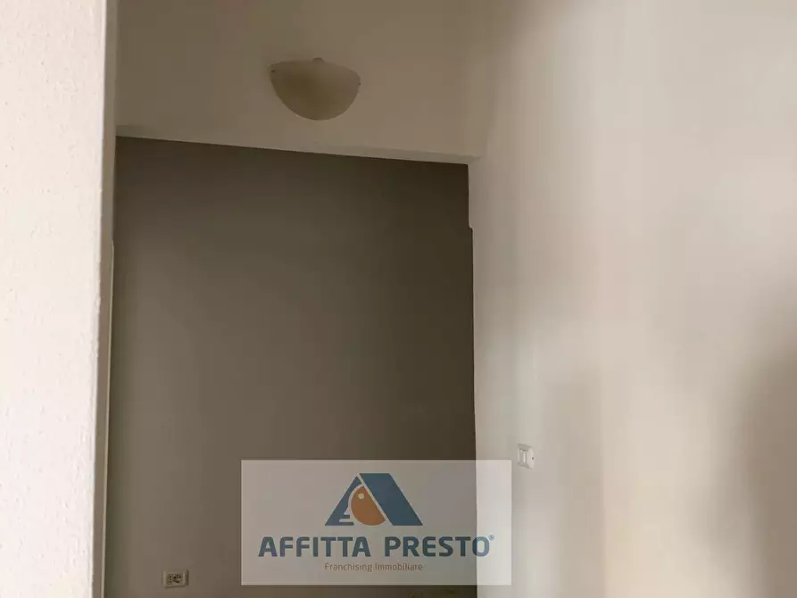 Immagine 5 di Negozio in affitto  a Empoli