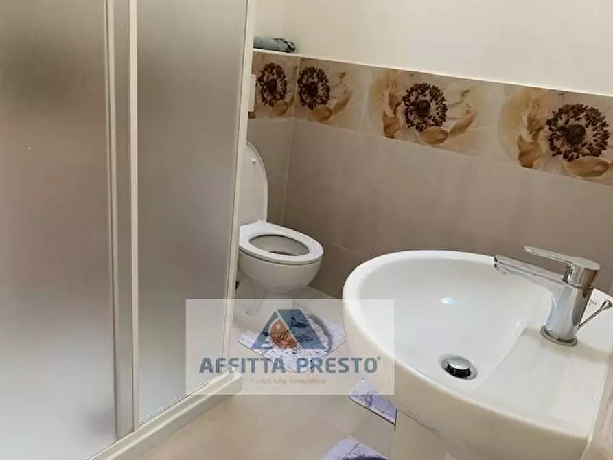 Immagine 11 di Camera in affitto  a Empoli