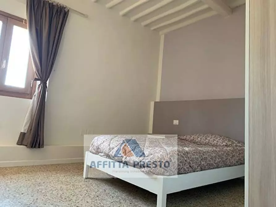 Immagine 6 di Camera in affitto  a Empoli
