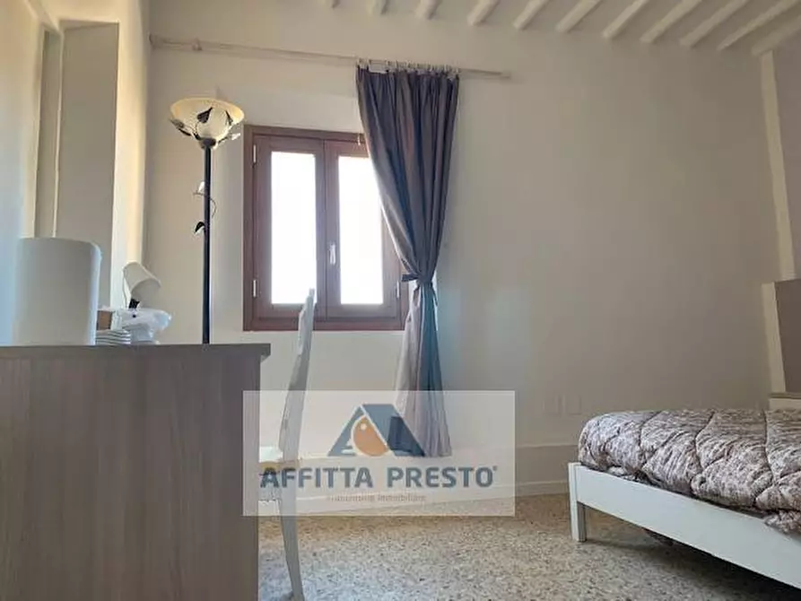 Immagine 8 di Camera in affitto  a Empoli