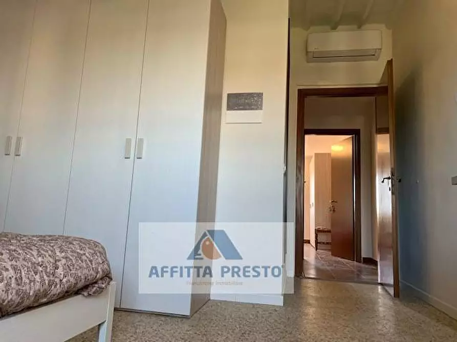 Immagine 11 di Camera in affitto  a Empoli